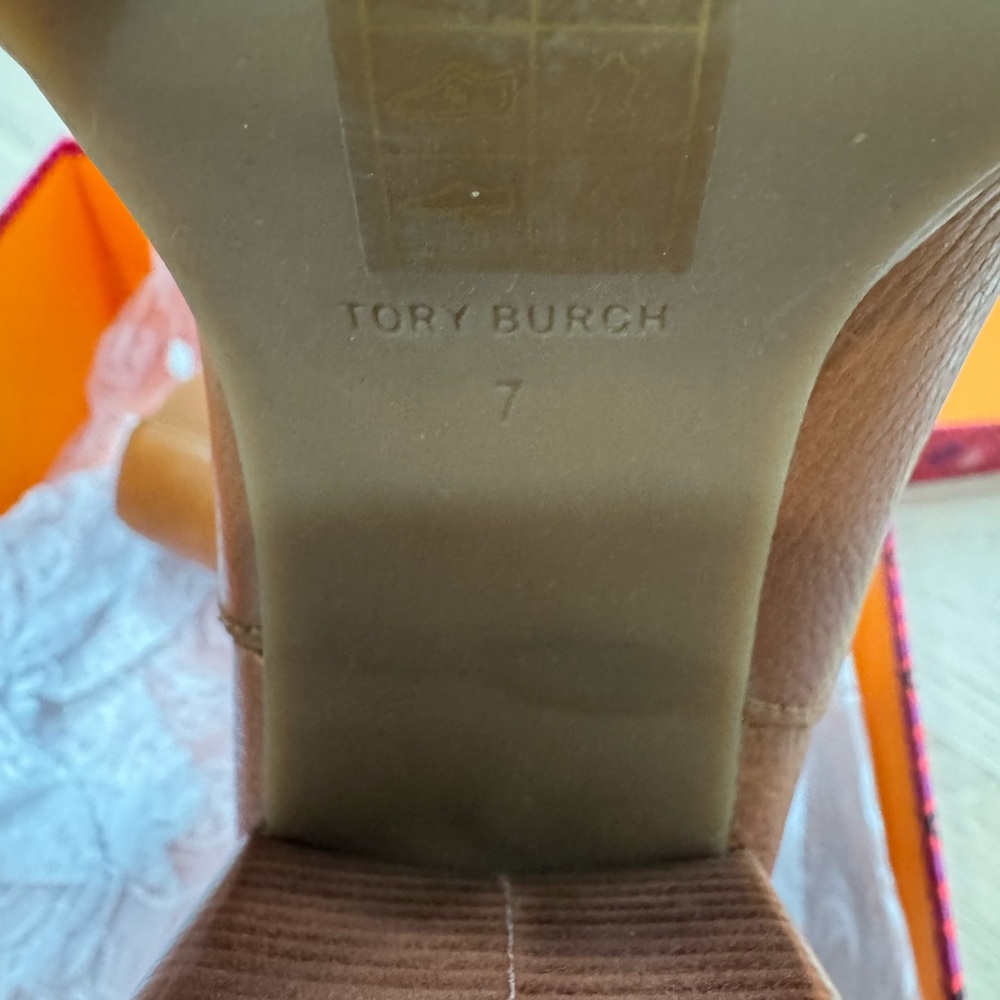 Tory Burch Chelsea lug bootie++7+Blanched Almond 70+Almond tumbled Leather - Picture 6 of 15